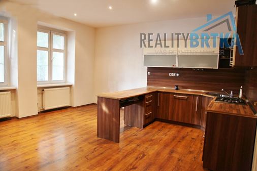 Predaj 2 izbový byt, Nitra - Centrum, Historická budova